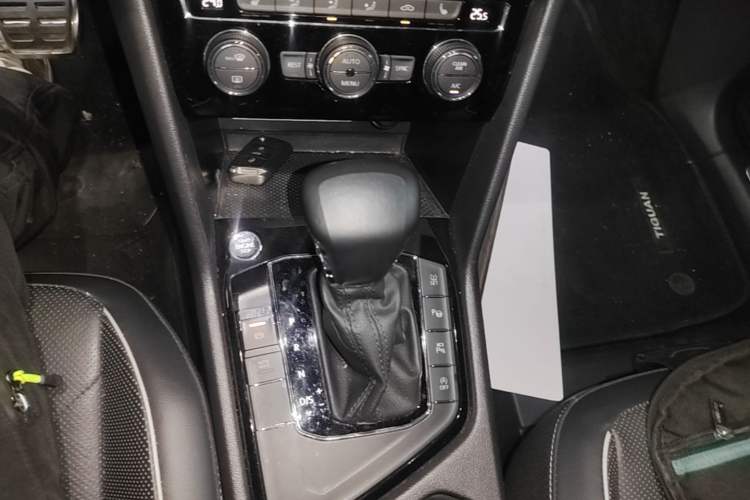 Used Volkswagen Tiguan L 2021 330TSI Automatic Two-Wheel Drive R-Line Flagship Edition Gear Lever