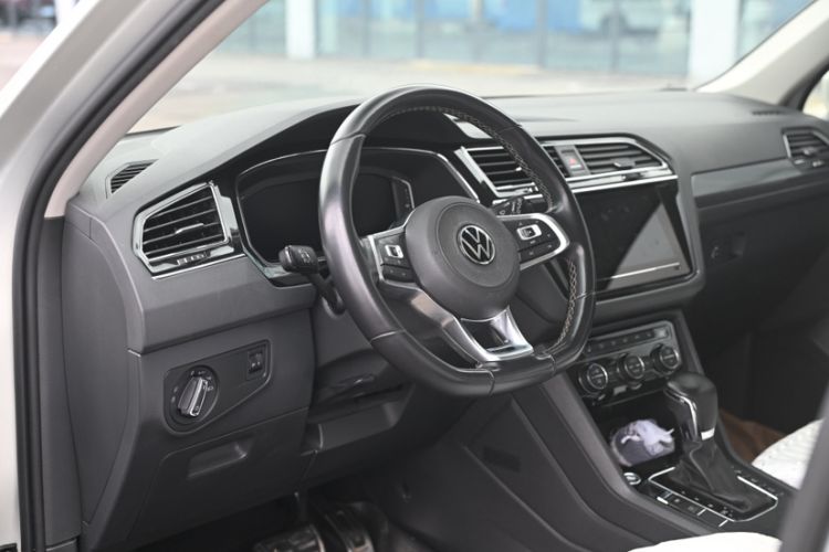 Used Volkswagen Tiguan L 2021 330TSI Automatic Two-Wheel Drive R-Line Enhanced Edition Interior 2