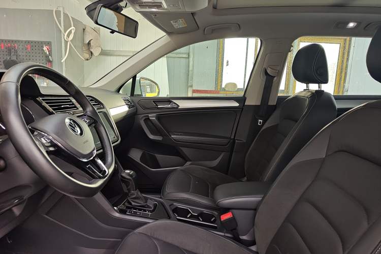 Used Volkswagen Tiguan L 2021 280TSI Automatic Two-Wheel Drive Smart Edition Interior 2