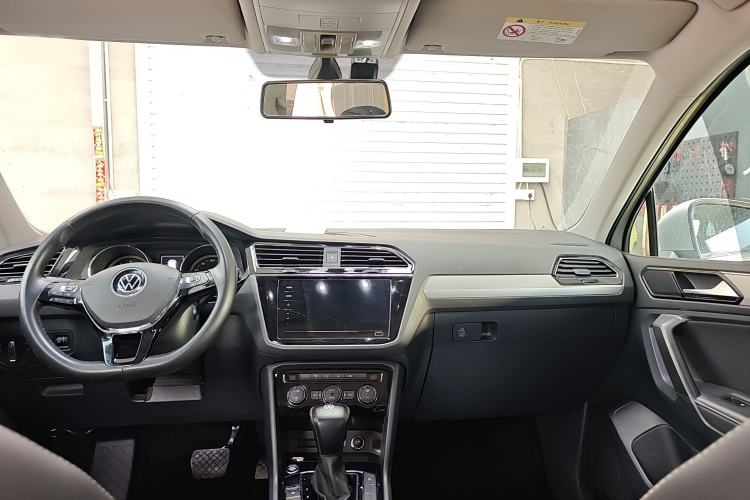 Used Volkswagen Tiguan L 2021 280TSI Automatic Two-Wheel Drive Smart Edition Interior 3