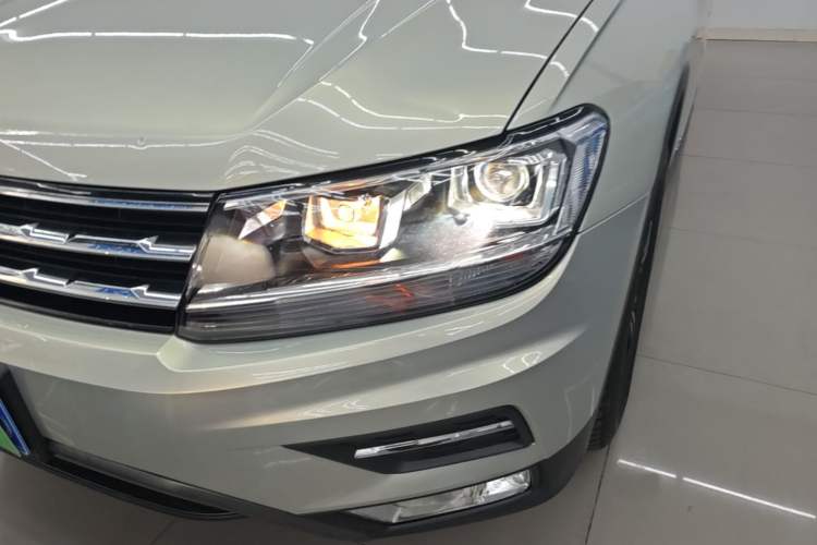Used Volkswagen Tiguan L 2021 330TSI Automatic Two-Wheel Drive Smart Edition Left Front Headlight
