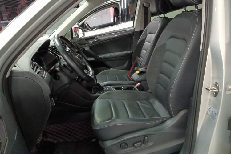 Used Volkswagen Tiguan L 2021 330TSI Automatic Two-Wheel Drive R-Line Enhanced Edition Left Front Seat