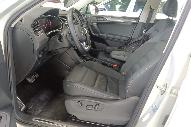 Used Volkswagen Tiguan L 2021 330TSI Automatic Two-Wheel Drive R-Line Enhanced Edition Left Front Seat