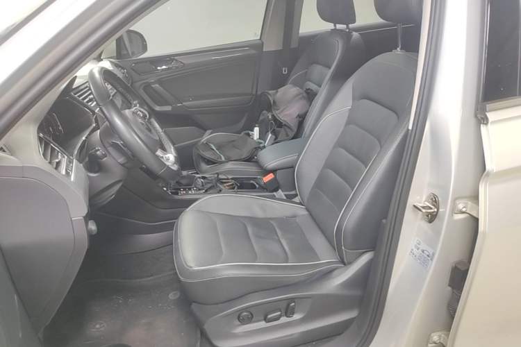 Used Volkswagen Tiguan L 2021 330TSI Automatic Two-Wheel Drive R-Line Flagship Edition Left Front Seat