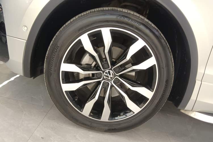 Used Volkswagen Tiguan L 2021 330TSI Automatic Two-Wheel Drive R-Line Enhanced Edition Left Front Wheel Hub
