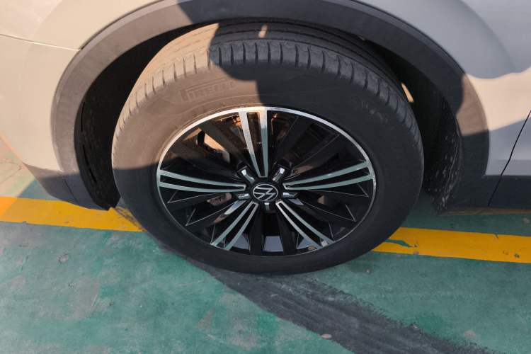 Used Volkswagen Tiguan L 2021 330TSI Automatic Two-Wheel Drive Smart Edition Left Front Wheel Hub