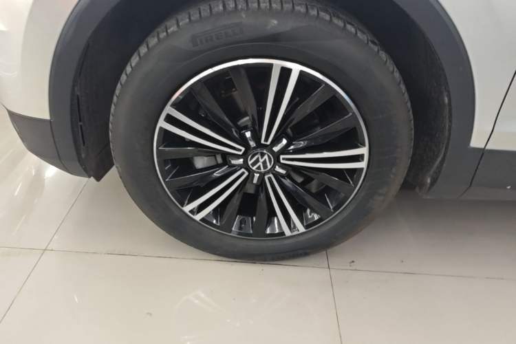 Used Volkswagen Tiguan L 2021 330TSI Automatic Two-Wheel Drive Smart Edition Left Front Wheel Hub