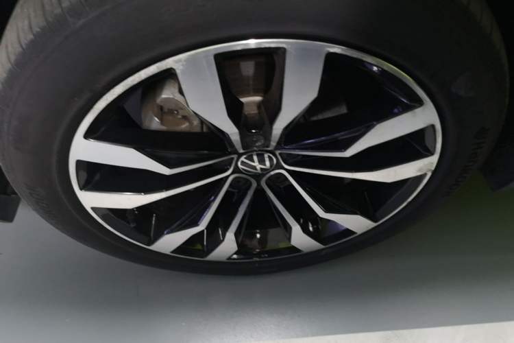 Used Volkswagen Tiguan L 2021 330TSI Automatic Two-Wheel Drive R-Line Enhanced Edition Left Front Wheel Hub
