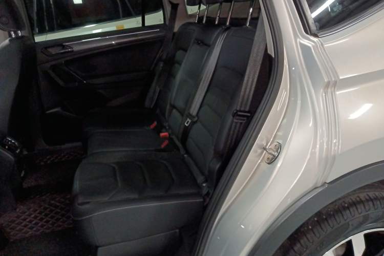 Used Volkswagen Tiguan L 2021 330TSI Automatic Two-Wheel Drive R-Line Enhanced Edition Left Rear Seat
