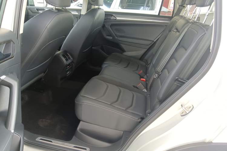 Used Volkswagen Tiguan L 2021 330TSI Automatic Two-Wheel Drive R-Line Enhanced Edition Left Rear Seat