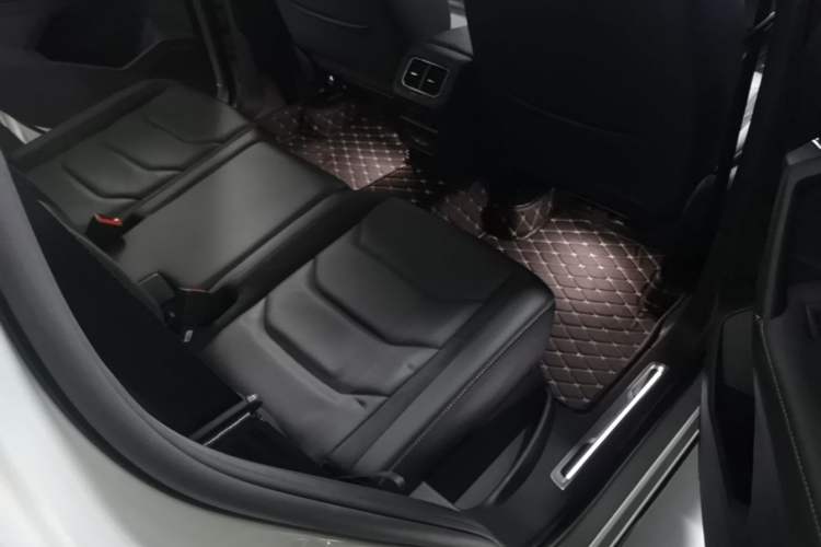 Used Volkswagen Tiguan L 2021 330TSI Automatic Two-Wheel Drive R-Line Enhanced Edition Left Rear Seat