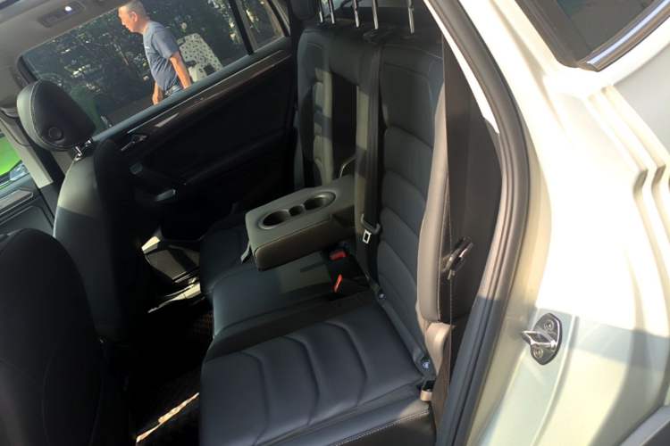 Used Volkswagen Tiguan L 2021 330TSI Automatic Two-Wheel Drive R-Line Enhanced Edition Left Rear Seat