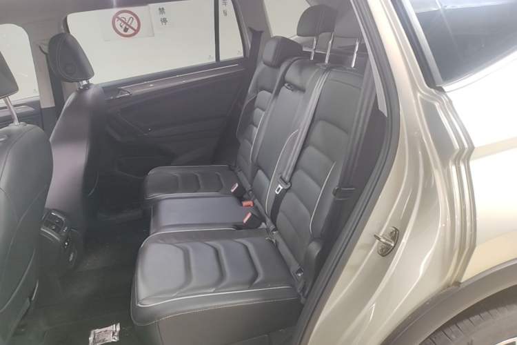 Used Volkswagen Tiguan L 2021 330TSI Automatic Two-Wheel Drive R-Line Flagship Edition Left Rear Seat