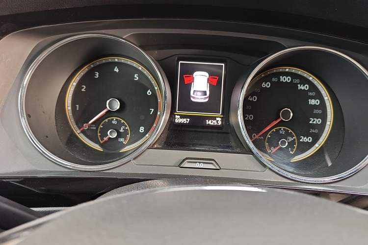 Used Volkswagen Tiguan L 2021 280TSI Automatic Two-Wheel Drive Smart Edition Odometer Close Up