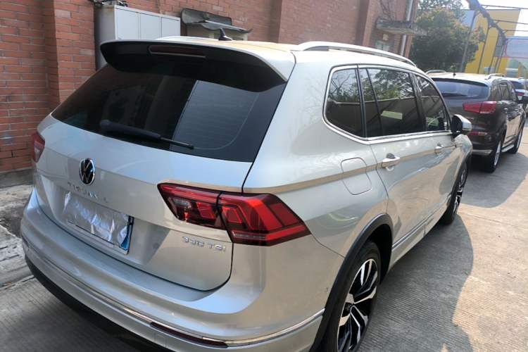 Used Volkswagen Tiguan L 2021 330TSI Automatic Two-Wheel Drive R-Line Enhanced Edition Rear Right 45 Deg