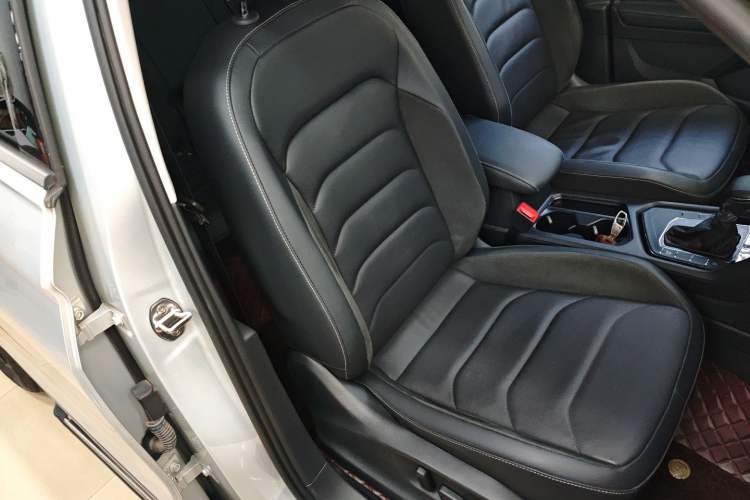 Used Volkswagen Tiguan L 2021 330TSI Automatic Two-Wheel Drive Smart Edition Right Front Seat