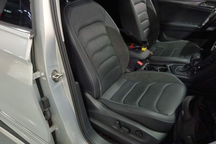Used Volkswagen Tiguan L 2021 330TSI Automatic Two-Wheel Drive R-Line Enhanced Edition Right Front Seat