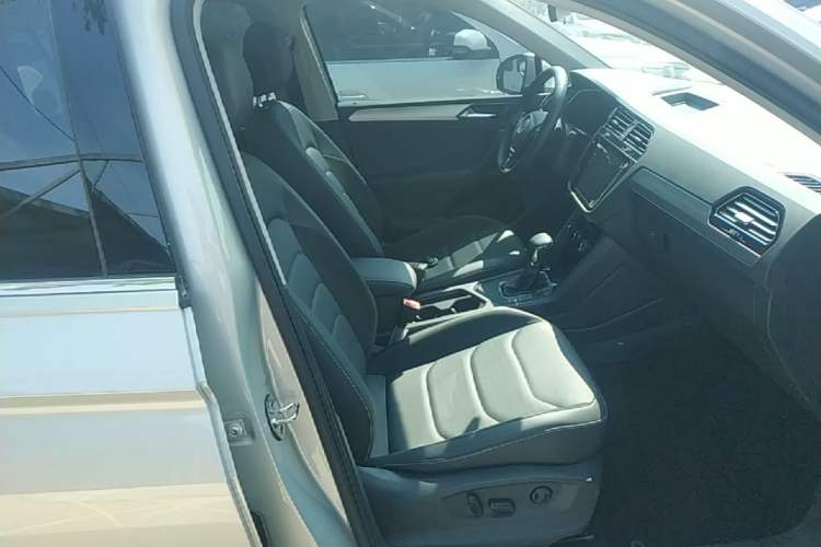 Used Volkswagen Tiguan L 2021 330TSI Automatic Two-Wheel Drive Smart Edition Right Front Seat