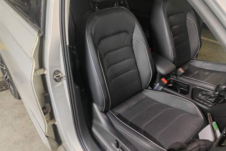 Used Volkswagen Tiguan L 2021 330TSI Automatic Two-Wheel Drive R-Line Flagship Edition Right Front Seat
