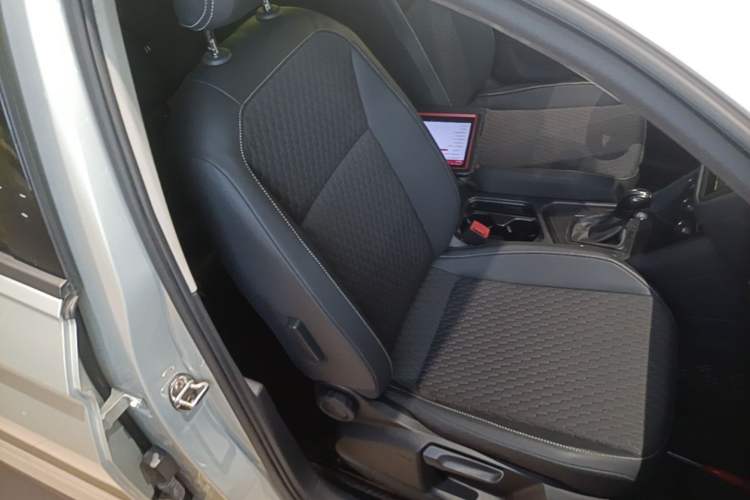 Used Volkswagen Tiguan L 2021 280TSI Automatic Two-Wheel Drive Comfort Edition – Low-Trim Version Right Front Seat