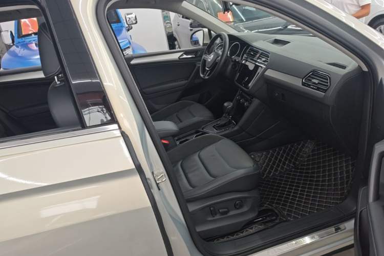 Used Volkswagen Tiguan L 2021 330TSI Automatic Two-Wheel Drive Smart Edition Right Front Seat