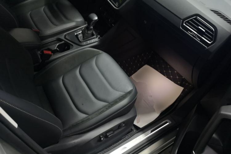 Used Volkswagen Tiguan L 2021 330TSI Automatic Two-Wheel Drive R-Line Enhanced Edition Right Front Seat