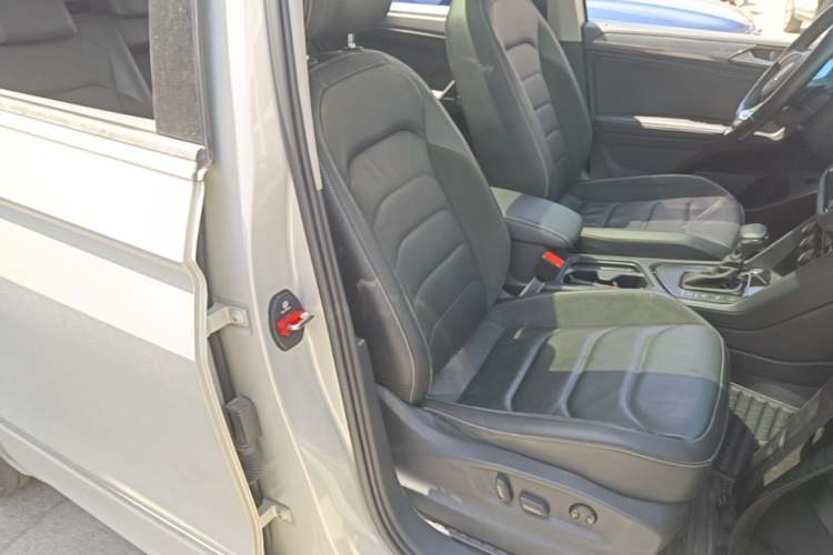 Used Volkswagen Tiguan L 2021 330TSI Automatic Two-Wheel Drive R-Line Enhanced Edition Right Front Seat