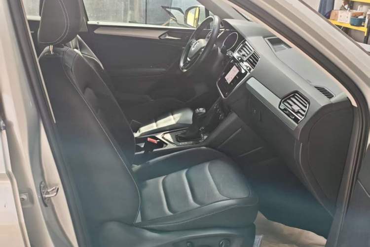 Used Volkswagen Tiguan L 2021 280TSI Automatic Two-Wheel Drive Smart Edition Right Front Seat