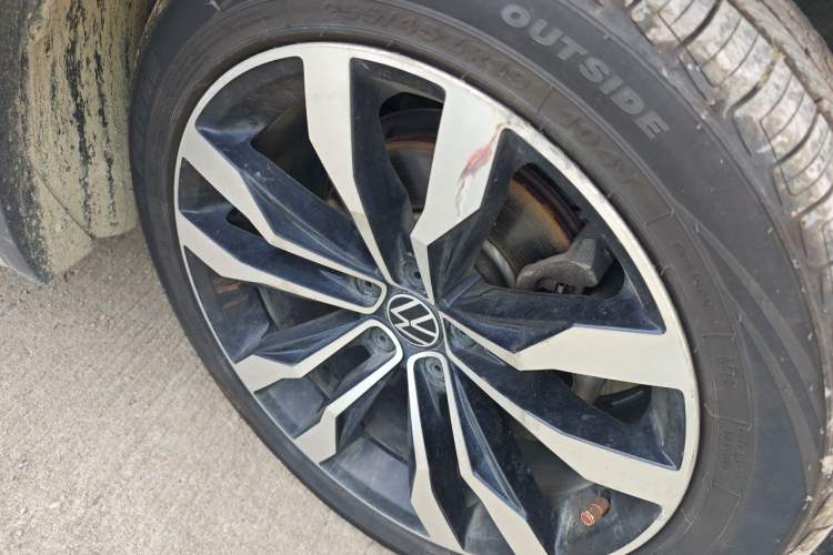 Used Volkswagen Tiguan L 2021 330TSI Automatic Two-Wheel Drive R-Line Enhanced Edition Right Front Wheel Hub