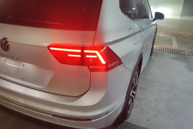 Used Volkswagen Tiguan L 2021 330TSI Automatic Two-Wheel Drive R-Line Flagship Edition Right Rear Taillight