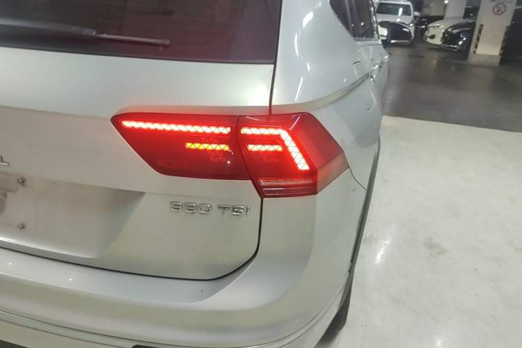 Used Volkswagen Tiguan L 2021 330TSI Automatic Two-Wheel Drive R-Line Flagship Edition Right Rear Taillight