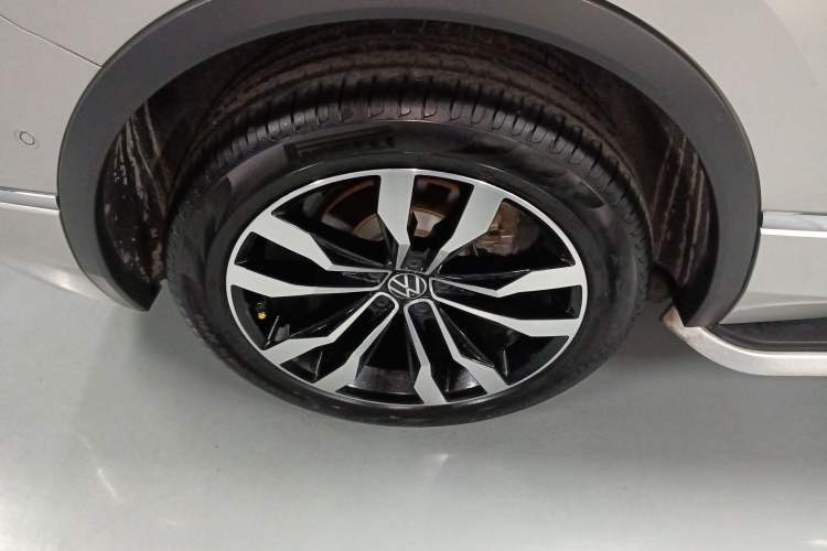 Used Volkswagen Tiguan L 2021 330TSI Automatic Two-Wheel Drive R-Line Enhanced Edition Right Rear Wheel Hub