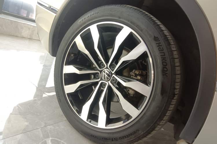 Used Volkswagen Tiguan L 2021 330TSI Automatic Two-Wheel Drive R-Line Enhanced Edition Right Rear Wheel Hub
