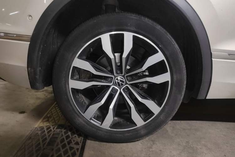Used Volkswagen Tiguan L 2021 330TSI Automatic Two-Wheel Drive R-Line Flagship Edition Right Rear Wheel Hub