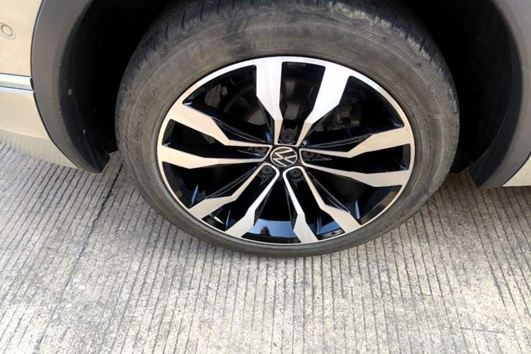 Used Volkswagen Tiguan L 2021 330TSI Automatic Two-Wheel Drive R-Line Enhanced Edition Right Rear Wheel Hub