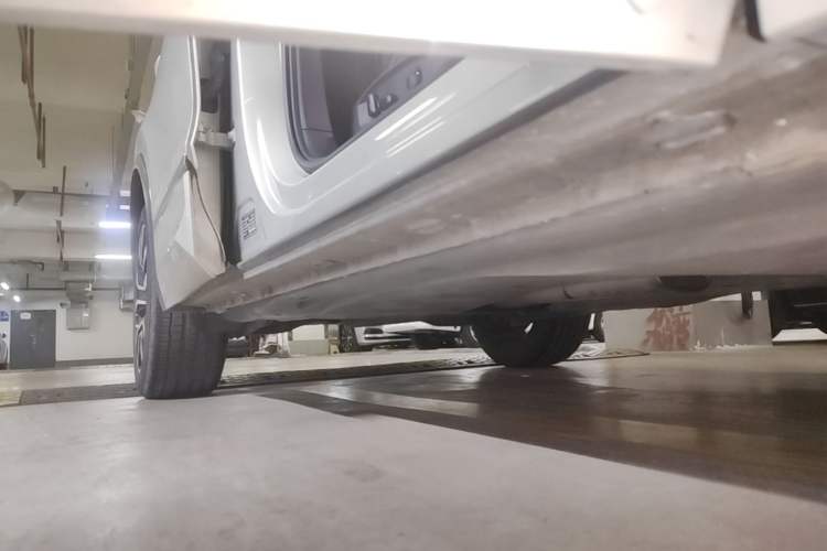 Used Volkswagen Tiguan L 2021 330TSI Automatic Two-Wheel Drive R-Line Flagship Edition Right Side Sill