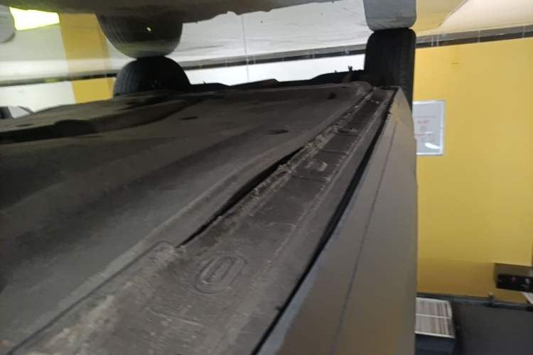 Used Volkswagen Tiguan L 2021 280TSI Automatic Two-Wheel Drive Comfort Edition – Low-Trim Version Right Side Sill