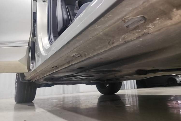 Used Volkswagen Tiguan L 2021 330TSI Automatic Two-Wheel Drive R-Line Flagship Edition Right Side Sill
