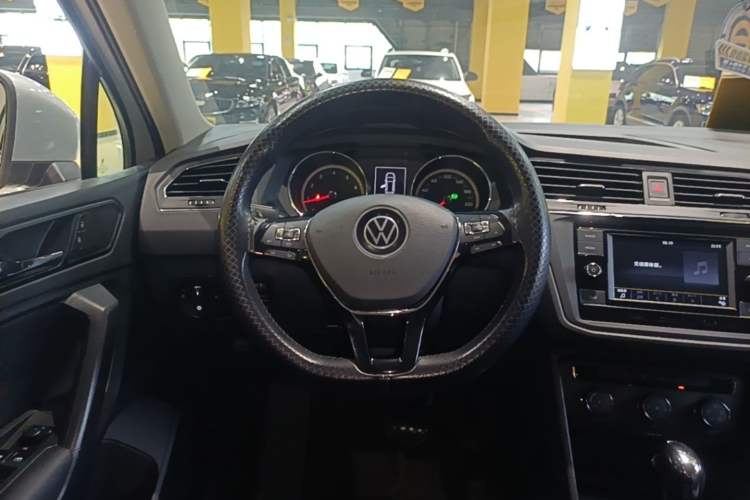 Used Volkswagen Tiguan L 2021 280TSI Automatic Two-Wheel Drive Comfort Edition – Low-Trim Version Steering Wheel