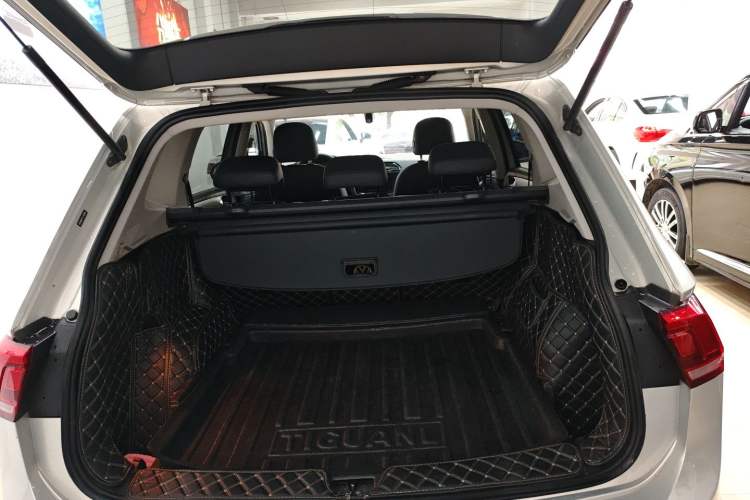 Used Volkswagen Tiguan L 2021 330TSI Automatic Two-Wheel Drive Smart Edition Trunk
