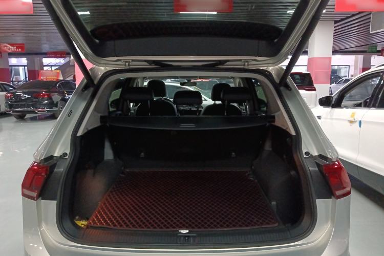 Used Volkswagen Tiguan L 2021 330TSI Automatic Two-Wheel Drive R-Line Enhanced Edition Trunk