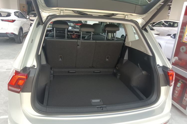 Used Volkswagen Tiguan L 2021 330TSI Automatic Two-Wheel Drive R-Line Enhanced Edition Trunk