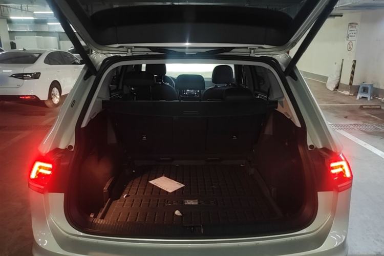 Used Volkswagen Tiguan L 2021 330TSI Automatic Two-Wheel Drive R-Line Flagship Edition Trunk