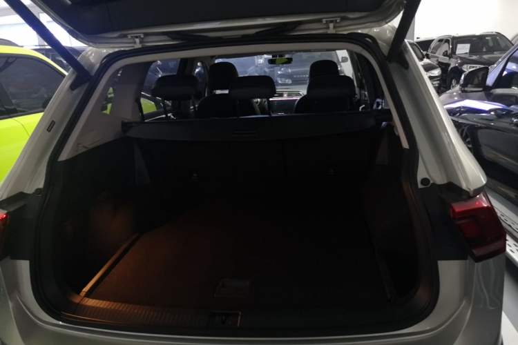 Used Volkswagen Tiguan L 2021 330TSI Automatic Two-Wheel Drive R-Line Enhanced Edition Trunk