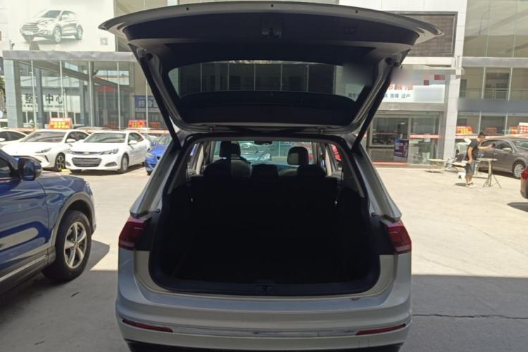 Used Volkswagen Tiguan L 2021 330TSI Automatic Two-Wheel Drive R-Line Enhanced Edition Trunk