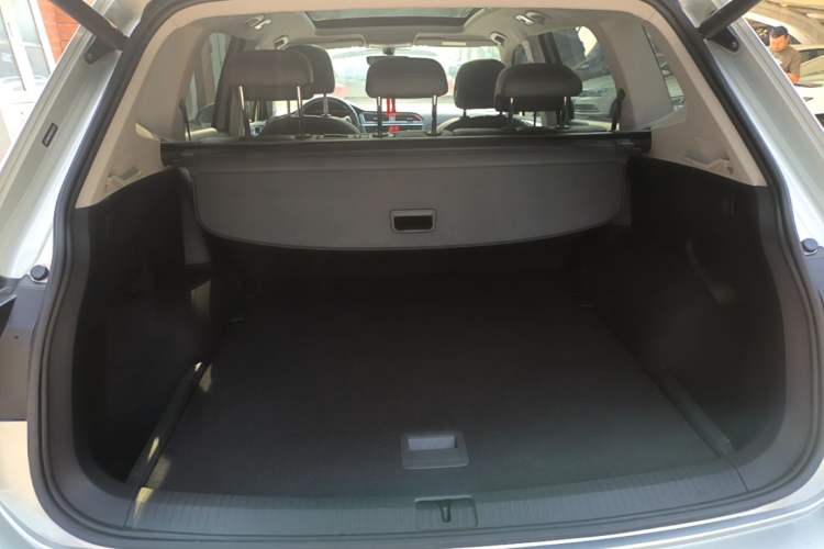 Used Volkswagen Tiguan L 2021 330TSI Automatic Two-Wheel Drive R-Line Enhanced Edition Trunk