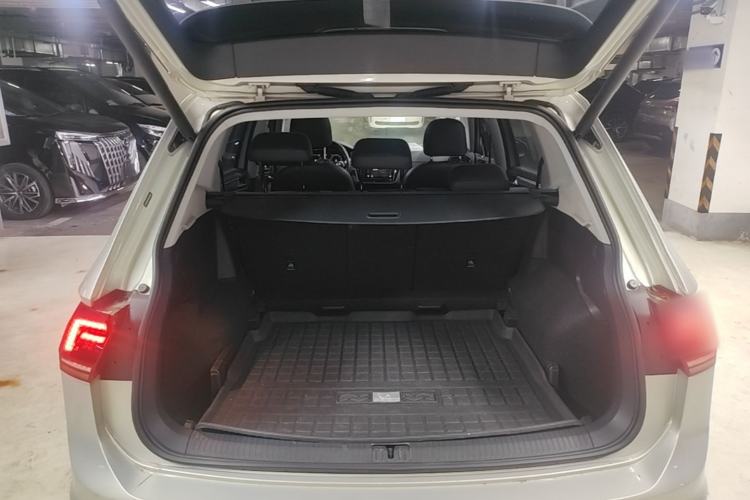 Used Volkswagen Tiguan L 2021 330TSI Automatic Two-Wheel Drive R-Line Flagship Edition Trunk