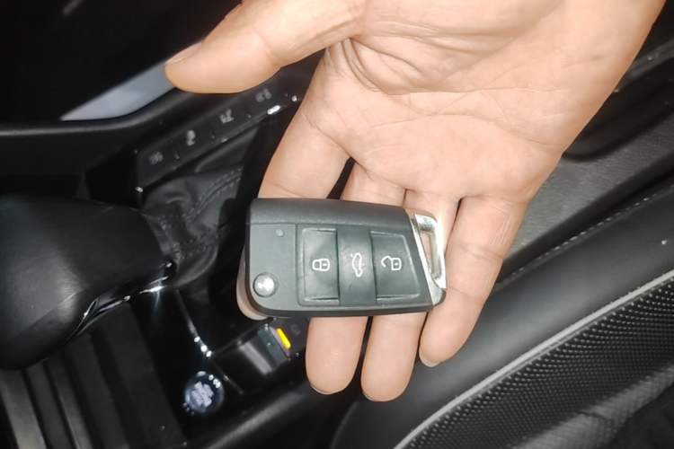 Used Volkswagen Tiguan L 2021 330TSI Automatic Two-Wheel Drive R-Line Flagship Edition Vehicle Key