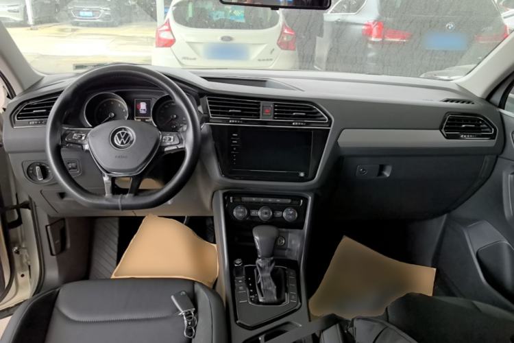 Used Volkswagen Tiguan L 2021 330TSI Automatic Two-Wheel Drive Smart Edition Center Console