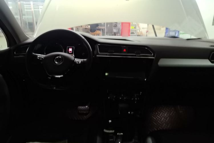 Used Volkswagen Tiguan L 2021 330TSI Automatic Two-Wheel Drive Smart Edition Center Console